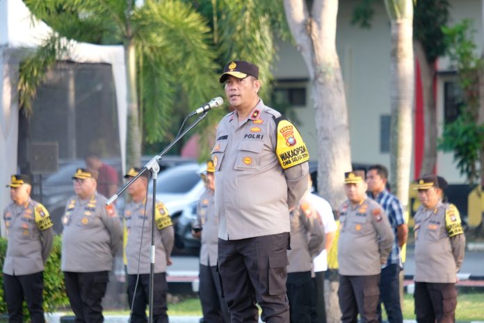 Wakapolda Kepri Brigjen. Pol. Asep menghadiri apel Kesiapan Pengamanan dan Pengecekan personel PAM TPS yang berlangsung di Lapangan Bhayangkara Polda Kepri, Selasa (6/2) f,Polda Kepri