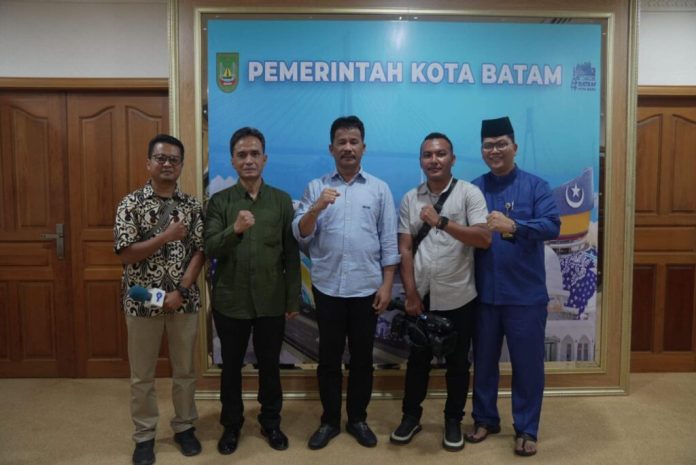 Wali Kota saat bertemu dengan Kepala Stasiun TVRI Kepulauan Riau, Donny, di Kantor Wali Kota Batam, Jumat (23/2/2024) f,Pemko Batam