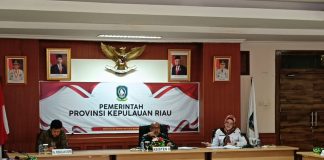 KDEKS Kepri Akan Gelar Festival Halal Fair 2024 Pada Bulan Ramadan Rapat Festival Halal Fair 2024 dipimpin Asisten Perekonomian dan Pembangunan Kepulauan Riau Luki Zaiman Prawira di Ruang Rapat Balairung Raja Ali Kelana Pulau Dompak Seri Darul Makmur Lantai 4, Rabu, (21/2) f,diskominfo Kepri