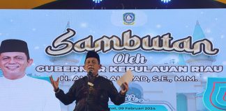 Gubernur Ajak Warga Kepri Sukseskan Pemilu dalam Doa Bersama dan Silaturahmi Kebangsaan Gubernur Kepulauan Riau Ansar Ahmad menghadiri acara Doa dan Silaturahmi Kebangsaan Menuju Pemilu Damai di Provinsi Kepri Tahun 2024 di Balai Kelurahan Penyengat, Kota Tanjungpinang, Jumat (9/2) malam f,diskominfo Kepri