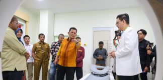Gubernur Kepri : Warga Karimun Kini Bisa CT Scan dan Mamografi di RSUD Muhammad Sani di Karimun Gubernur Kepulauan Riau H. Ansar Ahmad dan Bupati Karimun Aunur Rafiq meninjau alat CT Scan dan Mamografi di RSUD Muhammad Sani, Selasa (06/02) f,diskominfo Kepri