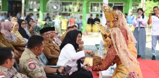Ketua Komisi IV Dewi Ansar Memimpin Upaya Penyadaran Bencana di SMK Negeri 1 Bintan Utara Ketua Komisi IV DPRD Kepri, Dewi Ansar melakukan kunjungan dan sosialisasi TAGANA ke sekolah-sekolah di Kabupaten Bintan, Selasa (6/2) f,diskominfo Kepri