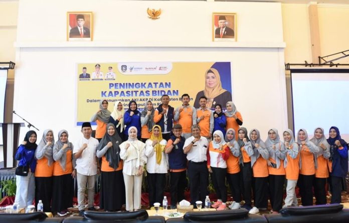 Ketua Komisi IV, Dewi Kumalasari Ansar, bersama dengan 190 bidan dari seluruh wilayah Kabupaten Bintan, berkumpul untuk meningkatkan pemahaman dan keterampilan mereka dalam pelayanan kesehatan maternal dan neonatal, di Bhadra Resort, Kabupaten Bintan Rabu (7/2) F,ist.