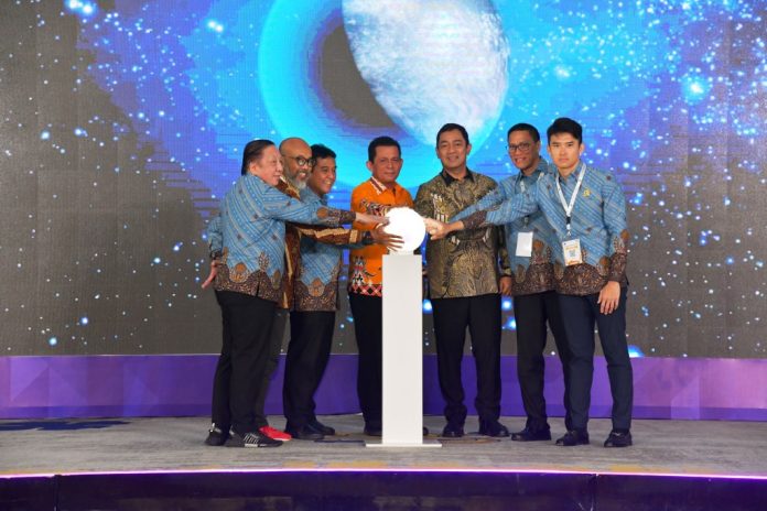 Gubernur Kepri Ansar Ahmad menghadiri Pembukaan Rapat Kerja Nasional (Rakernas) Perhimpunan Hotel Restoran Indonesia (PHRI) Ke-IV Tahun 2024, di Ballroom Swiis- Bell Hotel Harbour Bay, Kota Batam Provinsi Kepulauan Riau, Kamis (22/2) f,diskominfo Kepri