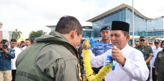 Gubernur Ansar bersama Forkopimda Sambut Kedatangan Tiga Pesawat Tempur TNI AU di Bandara RHF Gubernur Kepulauan Riau H. Ansar Ahmad ikut menyambut kedatangan tiga pesawat tempur Hawk 100/200 Skadron Udara 1 Lanud Supadio Pontianak, di Bandara Raja Haji Fisabilillah (RHF), Jumat (16/2) f, diskominfo Kepri