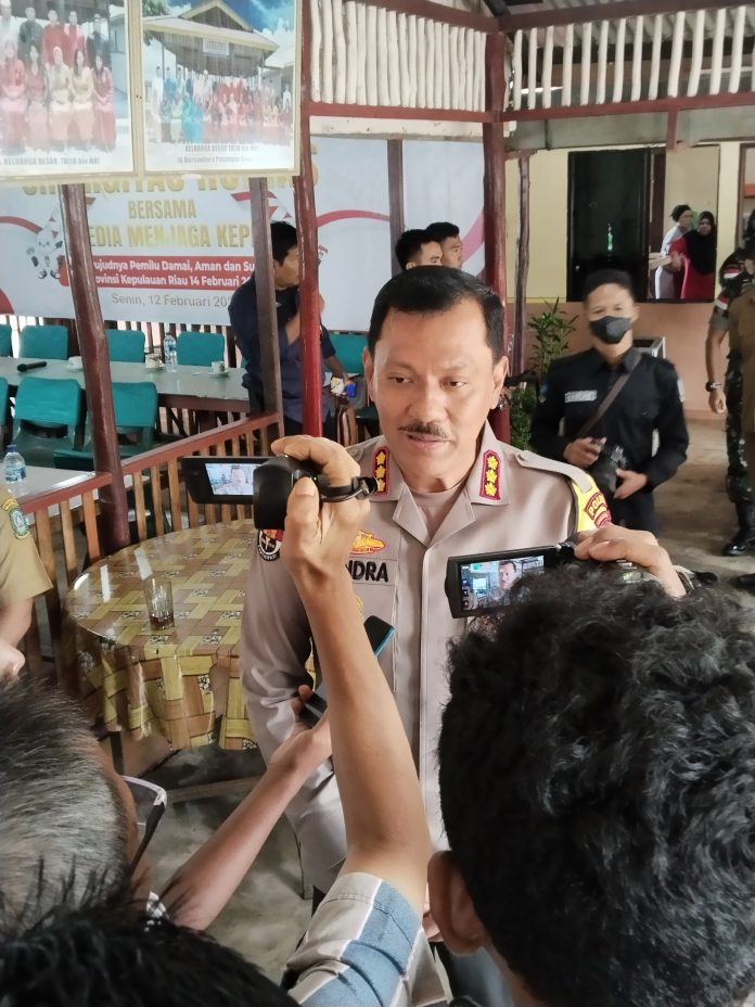 Kabidhumas Polda Kepri Kombes Pol Zahwani Pandra Arsyad saat diwawancarai wartawan, Senin (12/2) f, BI
