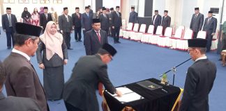 Pj Wali Kota Hasan Lakukan Rotasi Jabatan 17 Pejabat Eselon II, Rustam Kembali Jabat Kadis Dinkes Pj Wali Kota Tanjungpinang, Hasan melaksanakan rotasi jabatan terhadap 17 pejabat eselon II di jajaran Pemko Tanjungpinang di Kantor Wali Kota Tanjungpinang, Kamis (29/2) f,Pemko Tanjungpinang