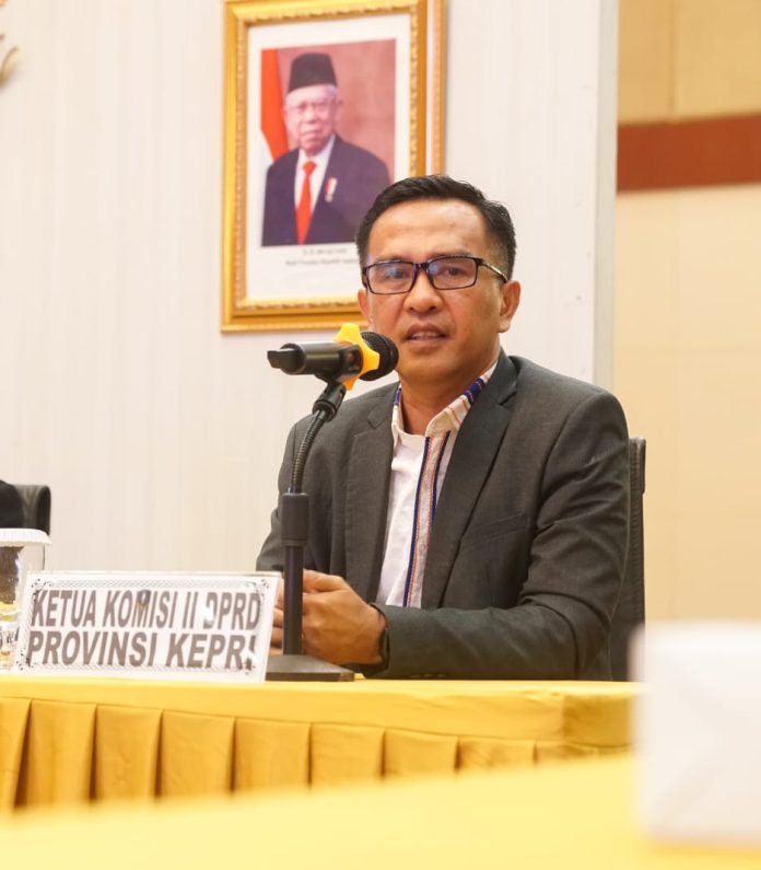 Ketua Komisi II DPRD Provinsi Kepulauan Riau, Wahyu Wahyudin, menyerukan kepada pemerintah untuk mengutamakan kesejahteraan warga Kabupaten Natuna f,DPRD Kepri