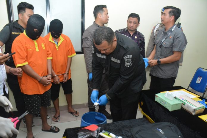 Direktorat Reserse Narkoba Polda Kepri melakukan pemusnahan barang bukti narkoba jenis Sabu dari kasus Tindak Pidana Narkoba yang terjadi di wilayah Kepulauan Riau periode bulan Januari sampai dengan bulan Februari 2024, Kamis (22/2) f,Polda Kepri