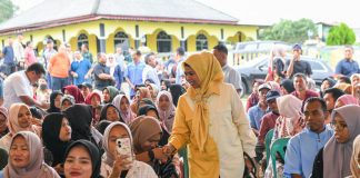Ketua Komisi IV DPRD Kepri, Dewi Kumalasari Sosialisasikan Program Strategis Pemprov Kepri di Sei Jati, Kabupaten Bintan Ketua Komisi IV DPRD Kepri, Hj Dewi Kumalasari saat menyapa warga Sei Jati, Kabupaten Bintan, Minggu (4/2) f,Pemprov Kepri
