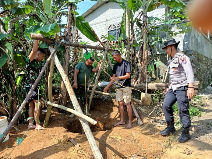 Satgas TMMD Ke 119 Kodim 0315/Tanjungpinang membuat dua unit sumur yang terletak di Gg Meranti RT 002/RW 001 dan di Kp. Tanjung Talok RT 001/RW 002 Desa Teluk Sasah, Kecamatan Sri Kuala Lobam, Kabupaten Bintan, Jumat (23/2) F,Pendim 0315