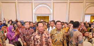 Rakornas Dukcapil 2024, Gubernur Ansar Sampaikan Kemajuan Kepri Dalam Hal Kependudukan dan Catatan Sipil Gubernur Kepri, Ansar Ahmad mendampingi Menteri Dalam Negeri RI, Tito Karnavian dalam acara Rakornas 2024 di Hotel Harmoni One, Batam Center, (27/2) malam. f,diskominfo Kepr