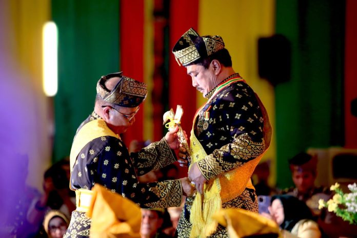 Wakapolri Komisaris Jenderal Polisi Drs. Agus Andrianto, S.H., M.H., dianugerahkan gelar Datok Seri Sakti Bhayangkara Utama oleh Perhimpunan Agung Zuriat dan Kerabat Kesultanan Riau-Lingga f,Polda Kepri