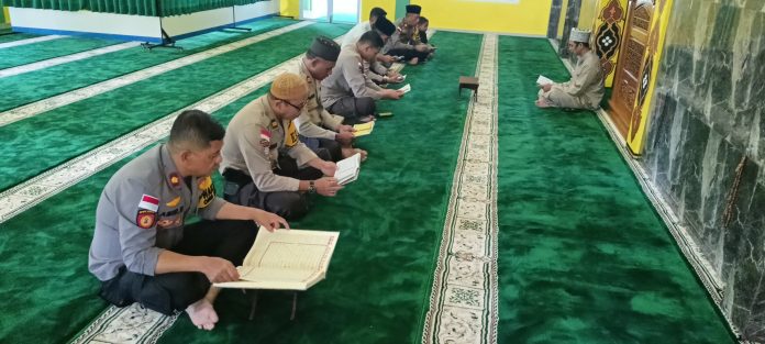 Selama bulan Ramadan personel Polres Bintan melaksanakan ibadah Ramadhan seperti berbuka puasa bersama yang dilanjutkan dengan Sholat Magrib dan Sholat Isya bersama, Tarawih dan Tadarus atau membaca ayat suci Al-Quran f,Polres Bintan