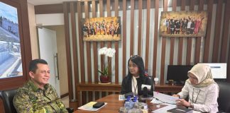 Ansar Sebut Anggaran Pembangunan Monumen Tugu Bahasa Nasinal di Pulau Penyengat Sudah Disetujui Gubernur Kepulauan Riau H. Ansar Ahmad didampingi Kepala Bidang Cipta Karya, Dinas PUPR Provinsi Kepri Sayed Wahidin, melakukan audiensi ke kantor Dirjen Cipta Karya dan bertemu langsung dengan Diana Kusumastuti, Kamis (21/3) f,diskominfo Kepri