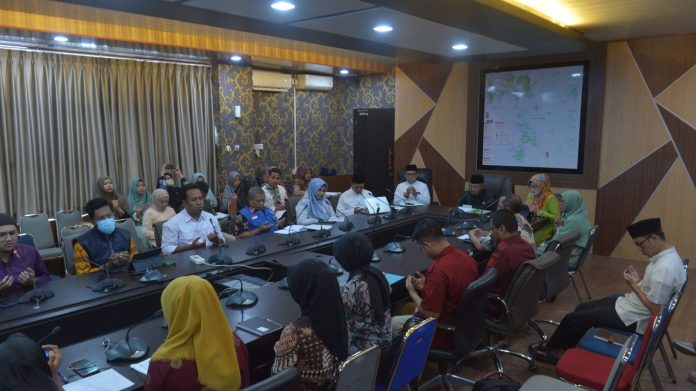 Dinas Pemberdayaan Perempuan dan Perlindungan Anak (DPPPA) Provinsi Kepulauan Riau mengelar Rapat Koordinasi Tim Gugus Tugas Kota Layak Anak (KLA) Provinsi Kepulauan Riau Tahun 2024 di Ruang Rapat Barenlitbang Provinsi Kepri, Dompak, Tanjungpinang (21/03) f,diskominfo Kepri