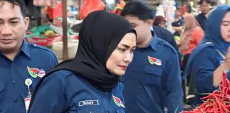 Cabe Merah Dijual Rp65 Ribu di Pasar Murah, Warga Berlomba-lomba Membelinya Kadisdagin Kota Tanjungpinang, Riany, mengatakan stok cabai yang disediakan BUMD Kepri sebanyak 700 kilogram f,Pemko Tanjungpinang