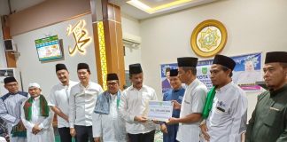 Trimakasih Pak Wali Kota. Masjid Ini Berdiri Karena Bapak Wali Kota Batam/ Kepala Badan Pengusahaan (BP) Batam H Muhammad Rudi (HMR) safari Ramadan 1445 Hijriah di masjid Baitul Ummah, Perumahan Oma Batamcenter, Baloipermai, Batamkota, Kamis, (14/3/2024) malam. F, Pemko Batam