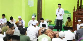 Gubernur Kepri Ajak Seluruh Jamaah Tanjungpinang Bersunguh-sungguh Beribadah di Bulan Ramadan Gubernur Kepulauan Riau H. Ansar Ahmad dan Pj Walikota Tanjungpinang, bersama jamaah di Masjid Miftahul Falah, Tanjungpinang, dalam rangka Safari Ramadhan pada, Rabu (20/03) malam f, diskominfo Kepri