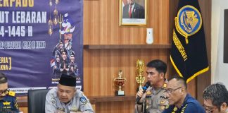 Kadishub Kepri Prediksi Jumlah Penumpang Arus Mudik Idul Fitri Bertambah Tahun ini Kepala Dinas Perhubungan Provinsi Kepri, Junaidi dalam rapat koordinasi kesiapan angkutan laut lebaran tahun 2024 di ruang rapat kantor Kesyahbandaran Dan Otoritas Pelabuhan (KSOP) Kelas II Tanjungpinang, Senin (25/03) f,diskominfo Kepri