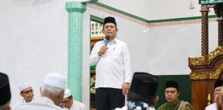 Pesan Safari Ramadhan Malam ke-15, Gubernur Ansar Motivasi Masyarakat Untuk Tidak Putus Asa Gubernur Kepulauan Riau, H Ansar Ahmad, mengunjungi Masjid Babussalam di Kampung Lengkuas, Bintan, Senin (25/03) f, diskominfo Kepri