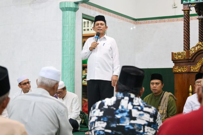 Gubernur Kepulauan Riau, H Ansar Ahmad, mengunjungi Masjid Babussalam di Kampung Lengkuas, Bintan, Senin (25/03) f, diskominfo Kepri