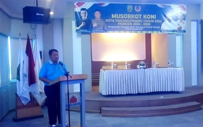 Kepala Dinas Pemuda dan Olahraga (Kadispora) kota Tanjungpinang Ruli Friady memberikan kata sambutan dalam Musyawarah Olahraga Kota (Musorkot) yang dibuka oleh Komite Olahraga Nasional Indonesia (KONI) Tanjungpinang di Hotel Bintan Plaza, Minggu (3/3) f,Pemko Tanjungpinang