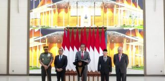 Presiden Bertolak Menuju Australia Hadiri KTT Khusus Asean-Australia Presiden RI Joko Widodo melakukan konferensi pers dari Pangkalan TNI Angkatan Udara Halim Perdanakusuma saat hendak menuju Melbourne, Australia, Senin (04/03) f,setkab
