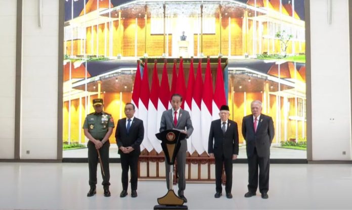 Presiden RI Joko Widodo melakukan konferensi pers dari Pangkalan TNI Angkatan Udara Halim Perdanakusuma saat hendak menuju Melbourne, Australia, Senin (04/03) f,setkab