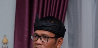 Kadis Diskominfo Tanjungpinang : Semarak Idul Fitri di Penyengat Tetap Dilaksanakan Tahun 2024 Kepala Dinas Komunikasi dan Informatika Kota Tanjungpinang Teguh Susanto, mengatakan Semarak Idul Fitri tetap dilaksanakan pada tahun 2024. f,Pemko Tanjungpinang