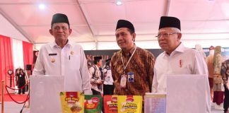 Wapres Ma’ruf Amin Apresiasi BI Perwakilan Kepri dan KDEKS Gelar Kepri Ramadan Fair 2024 Wakil Presiden (Wapres) K.H. Ma’ruf Amin saat bersama Gubernur Kepri saat menghadiri pembukaan Kepulauan Riau Ramadan Fair 2024 (KURMA 2024) di Pelataran Tugu Sirih, Tanjungpinang, Jumat (15/03) f,diskominfo Kepri