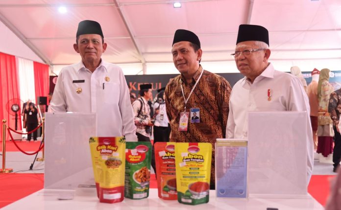 Wakil Presiden (Wapres) K.H. Ma’ruf Amin saat bersama Gubernur Kepri saat menghadiri pembukaan Kepulauan Riau Ramadan Fair 2024 (KURMA 2024) di Pelataran Tugu Sirih, Tanjungpinang, Jumat (15/03) f,diskominfo Kepri