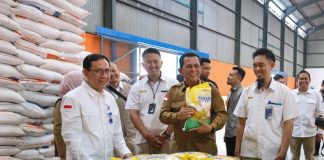 Pemprov Kepri Rutin Pantau dan Awasi Harga Barng Dalam Upaya Menekan Inflasi Pertanian dan Perdagangan Gubernur Kepri Ansar Ahmad melakukan pemantauan dan pengawasan terhadap harga barang beberapa waktu lalu. F,diskominfo Kepri