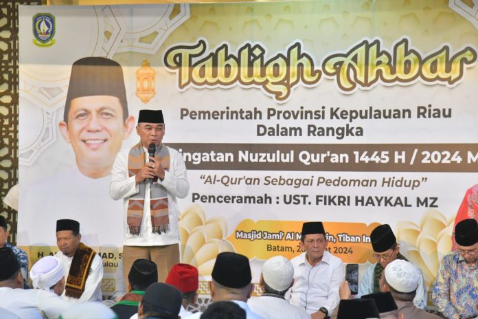 Tabligh Akbar Peringatan Nuzulul Qur'an Tingkat Provinsi Kepri kembali digelar di Masjid Jami Al Muhajirin, Tiban Indah, Kota Batam, Kamis (28/3) malam. Tabligh Akbar ini menghadirkan penceramah dari Jakarta Ustad Fikri Haykal MZ f,diskominfo Kepri