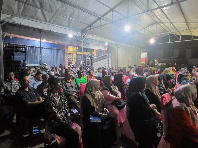 250 tokoh masyarakat di Kecamatan Sagulung berkumpul mendeklarasikan dukungan kepada H Muhammad Rudi (HMR) sebagai calon Gubernur Kepri, dan Hj Marlin Agustina sebagai Wali Kota Batam di pemilihan kepala daerah (pilkada) November mendatang. Pertemuan ini digelar Sabtu (9/3/2024) malam, sekitar pukul 20.00 di Kawasan Ruko Mandalay Sagulungkota F,Pemko Batam