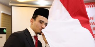 Jadi WNI, Nathan Tjoe-A-On Tinggal Selangkah Lagi Untuk Bisa Bela Timnas Nathan Tjoe-A-On resmi menjadi warga negara Indonesia (WNI). Kepastian ini setelah dirinya melakukan pengambilan sumpah dan janji pewarganegaraan di Kantor Imigrasi (Kanim) Kelas I Khusus TPI Soekarno Hatta, Senin (11/3) f,pssi