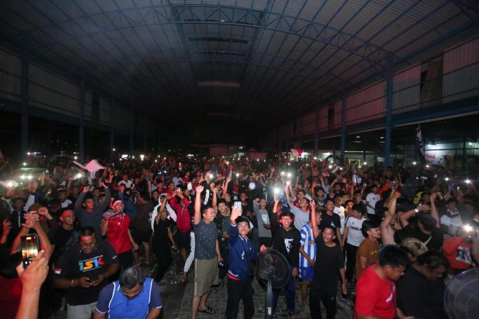 Kapolda Kepri Irjen. Pol. Drs. Yan Fitri Halimansyah menggelar nonton bareng pertandingan Timnas U-23 Indonesia melawan Korea Selatan di perempat final Piala Asia U-23 2024, Jumat (26/4/2024) dini hari f,Polda Kepri