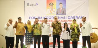 Gubernur Ansar Buka Program Bangga Kencana dan Penurunan Stunting di Provinsi Kepri Foto bersama Sekretaris Utama BKKBN RI Tavip Agus Rayanto, Gubernur Kepri Ansar Ahmad serta Kepala Perwakilan BKKBN Kepri Rohina dan undangan f, Diskominfo Kepri