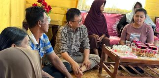 Suara Masyarakat Memanggil Niko di Pilkada Bintan 2024 Niko saat bersilaturahmi dengan keluarganya di Tembeling, Kecamatan Teluk Bintan, Kabupaten Bintan, Provinsi Kepulauan Riau f, ist