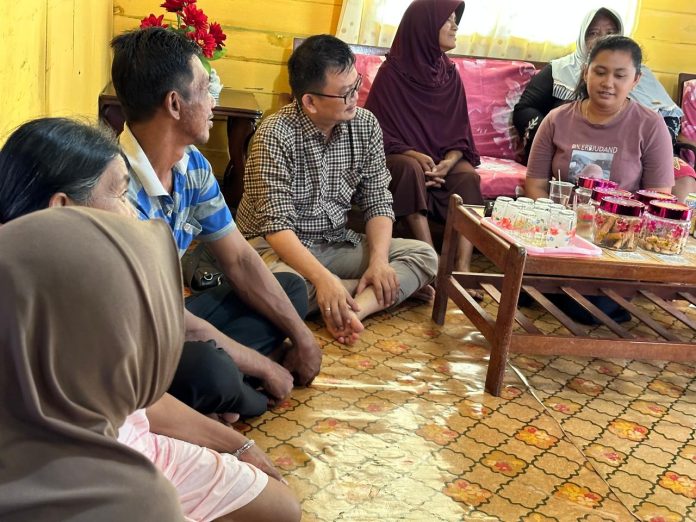 Niko saat bersilaturahmi dengan keluarganya di Tembeling, Kecamatan Teluk Bintan, Kabupaten Bintan, Provinsi Kepulauan Riau f, ist