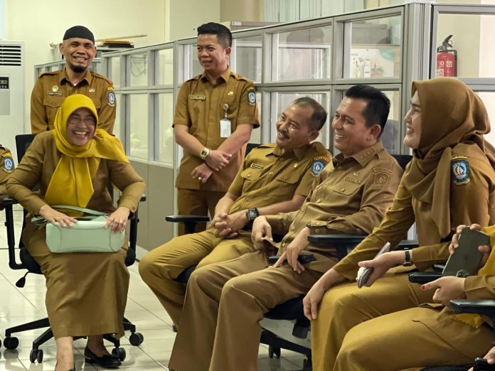 Hari pertama masuk kerja usai libur Lebaran Idul Fitri 1445 Hijriyah, Gubernur Kepulauan Riau H. Ansar Ahmad sejumlah kantor Organisasi Prangkat Daerah (OPD), Selasa (16/4) f, diskominfo Kepri
