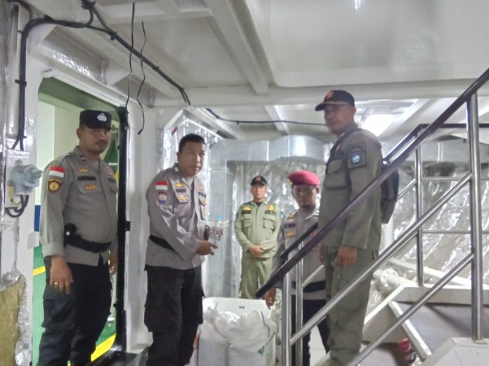 Pos Pengamanan Polsek Tambelan berhasil mengamankan Minuman Keras (Miras) yang akan diedarkan di wilayah Tambelan, Minggu (14/4/2024) f, Polsek Tambelan