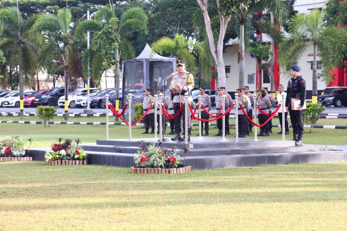 Kapolda Kepri Irjen. Pol. Drs. Yan Fitri Halimansyah pimpin upacara hari kesadaran nasional di lapangan Bhayangkara Polda Kepri, Rabu, (17/4/2024). F, Polda Kepri
