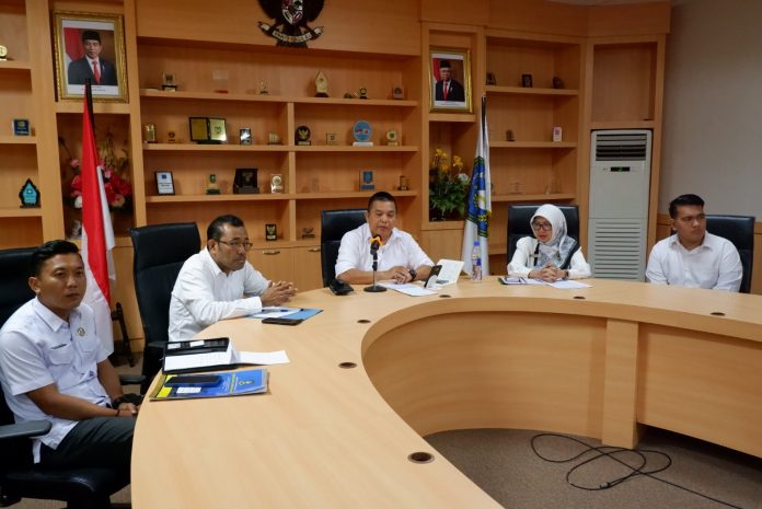 Kepala Badan Pengelola Perbatasan Daerah Provinsi Kepulauan Riau Doli Boniara dalam konferensi pers bersama Konsulat Jenderal RI Kuching mengatakan APMM menangkap 8 orang nelayan asal Natuna yang melaut menggunakan 3 kapal f, diskominfo Kepri