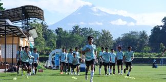 Tim U-16 Berlatih Fisik di Lereng Gunung Merapi Tim U-16 berlatih di lereng gunung merapi tepatnya di Griya Persada Resort & Hotel, Kaliurang, Yogyakarta dari tanggal 19 April 2024.