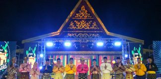 Festival Indera Sakti, Jadikan Suasana Malam di Penyengat Semakin Gemerlap Festival Indera Sakti (FIS) di Pulau Penyengat dibuka langsung oleh Gubernur Kepulauan Riau H. Ansar Ahmad di halaman Balai Adat Pulau Penyengat, Kamis (25/04) malam f,diskominfo Kepri