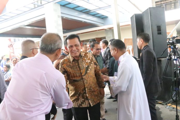 Gubernur Kepulauan Riau Ansar Ahmad menghadiri Peresmian Gereja Katolik Santo Fransiskus Asisi Kabil, pada Sabtu (20/04) di Kabil, Kota Batam f,diskominfo Kepri