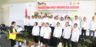 Gubernur Ansar Lantik Kepengurusan PGI Kota Batam, Harapkan Lahirkan Banyak Atlet Golf Kepri ke Tingkat Nasional Gubernur Kepri Ansar Ahmad melantik dan mengambil sumpah Kepengurusan Persatuan Golf Indonesia (PGI) Kota Batam Masa Bhkati 2023 - 2027 di Ballroom Palm Spring Golf & Resort Nongsa Kota Batam, Minggu (21/4) f,diskominfo Kepri