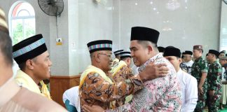 82 Jamaah Calon Haji Bintan Berangkat Menuju Asarama Haji Batam Bupati Bintan, Roby Kurniawan melepas seluruh JCH Bintan dengan iringan doa dan restu dari seluruh masyarakat khususnya para Alim Ulama, Sabtu (11/5) f, Pemkab Bintan