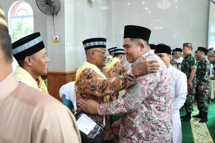 Bupati Bintan, Roby Kurniawan melepas seluruh JCH Bintan dengan iringan doa dan restu dari seluruh masyarakat khususnya para Alim Ulama, Sabtu (11/5) f, Pemkab Bintan